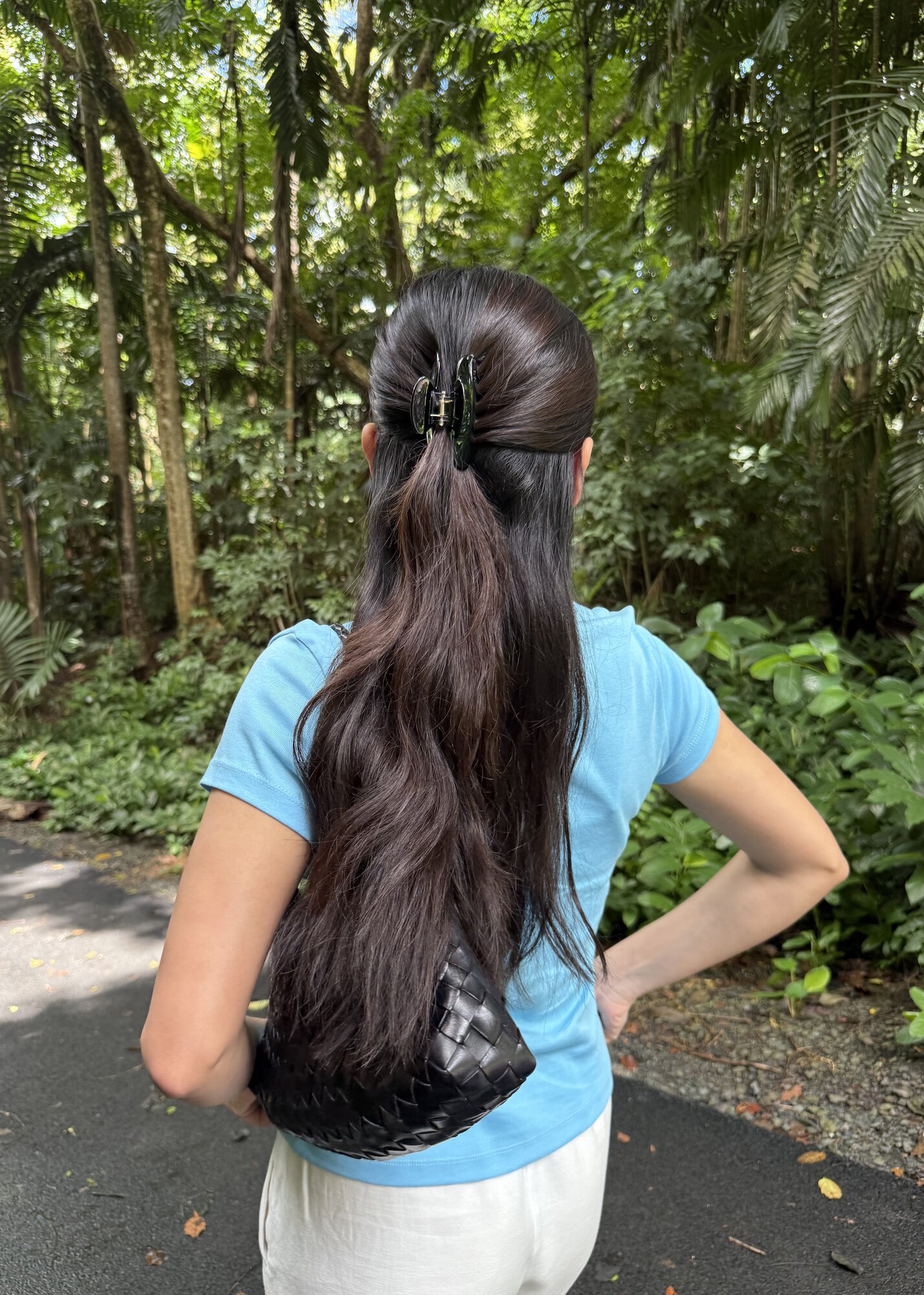 Medium Everyday Hair Clip in Black - View 2