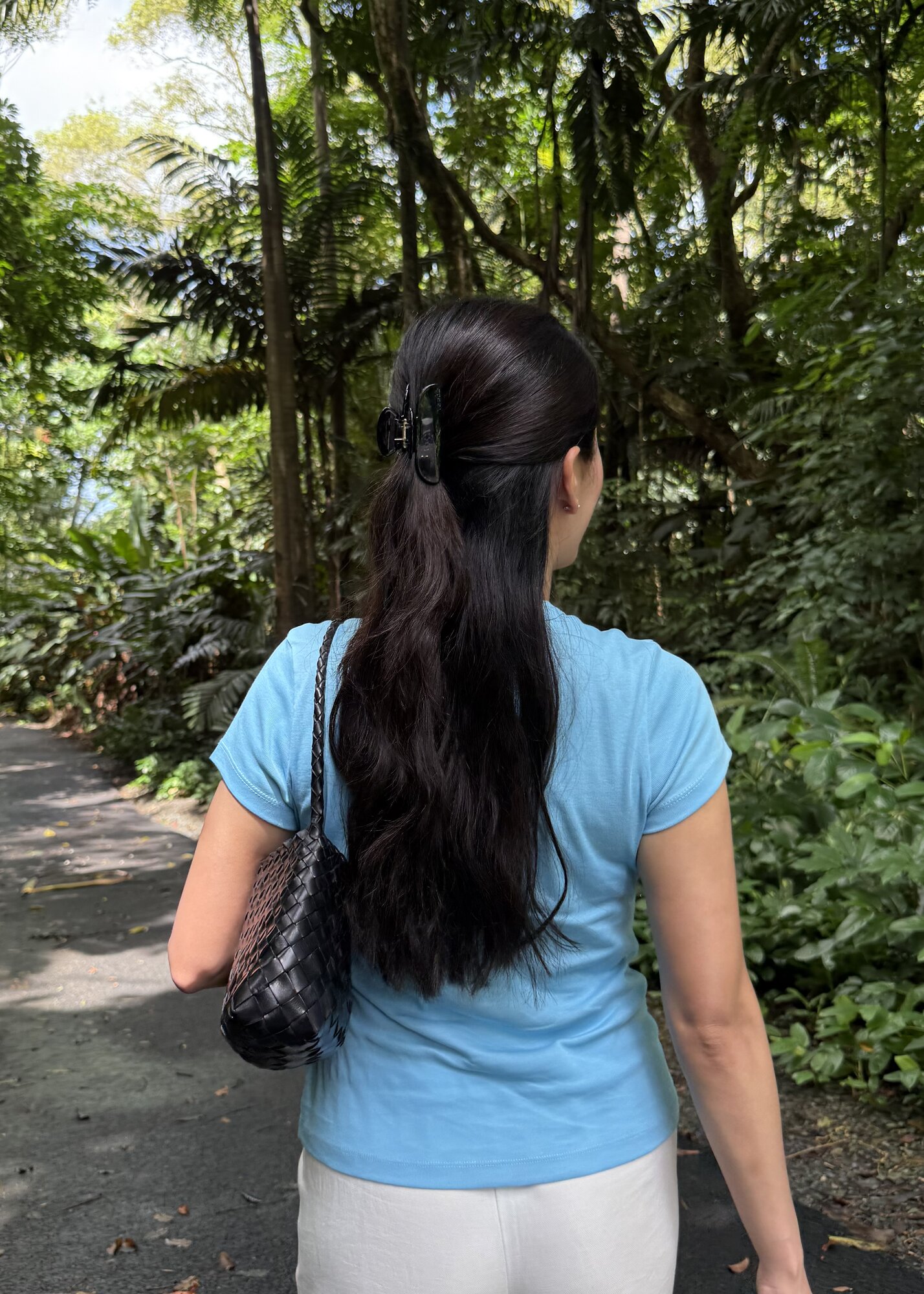 Medium Everyday Hair Clip in Black - View 3