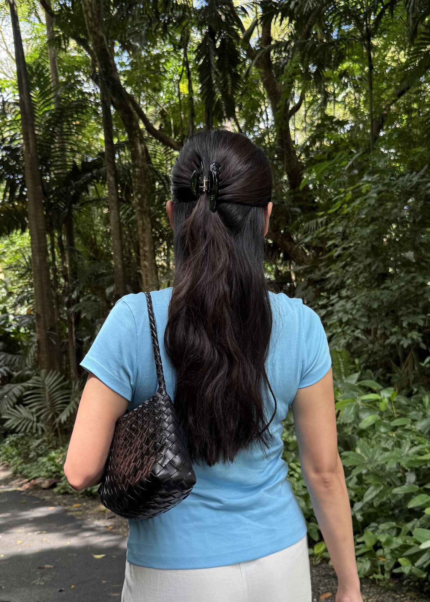 Medium Everyday Hair Clip in Black - View 4