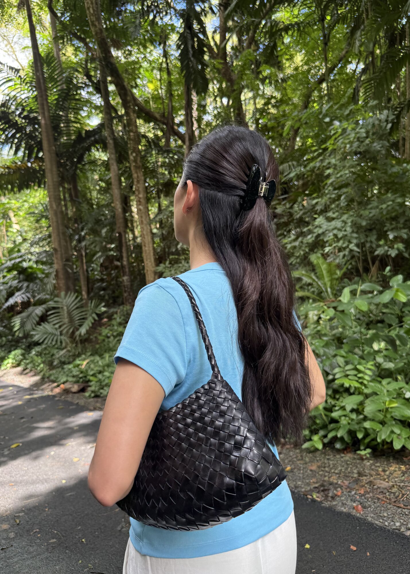 Medium Everyday Hair Clip in Black - View 5