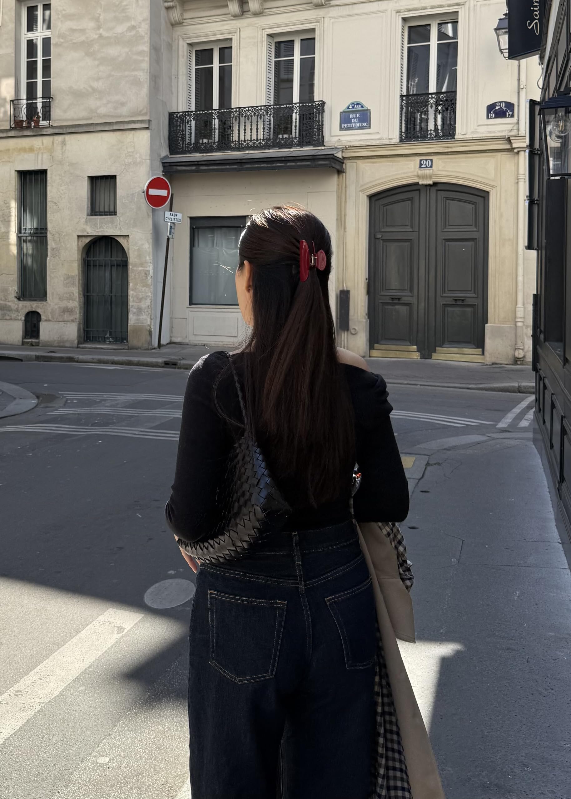 Medium Everyday Hair Clip in Red - View 2