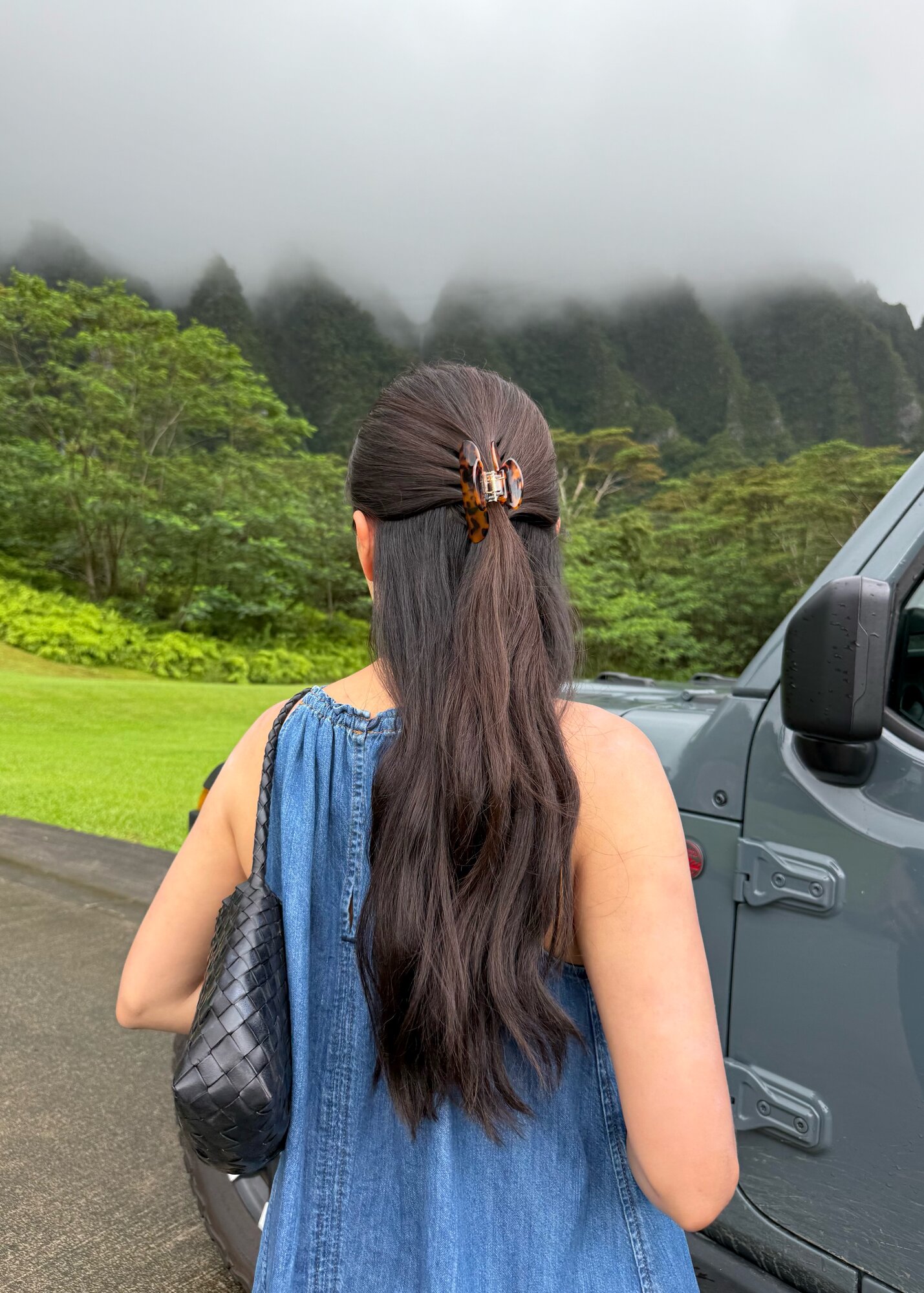 Medium Everyday Hair Clip in Tortoiseshell - View 5